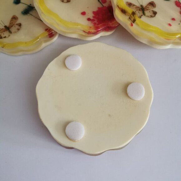 Vintage Resin Coasters Set of 4 Butterflies Flowers Cottage Core Kitsch Grandma - Picture 3 of 7